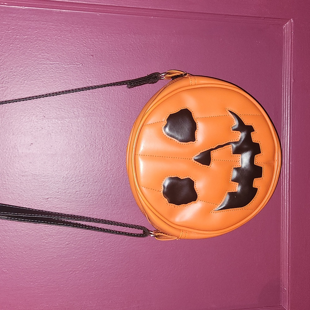 Trick r Treat Studios Love Pain Stitches Halloween Jack-o-Lantern Crossbody Bag